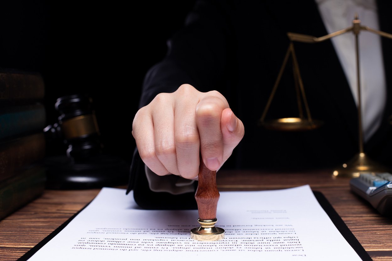 Inheritance and finance Lawyer person do legal contract adviser